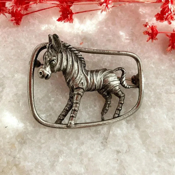 Vintage Jewelry - Vintage Silver Tone Zebra Shaped Retro Animal Brooch | Pin